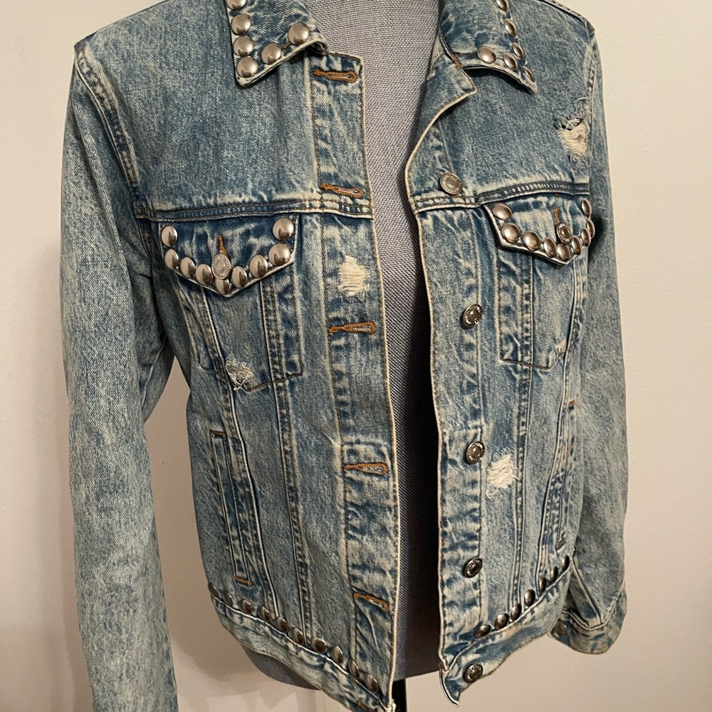 Forever 21 Light Blue Studded Denim Jacket. Size Small - Picture 7 of 15